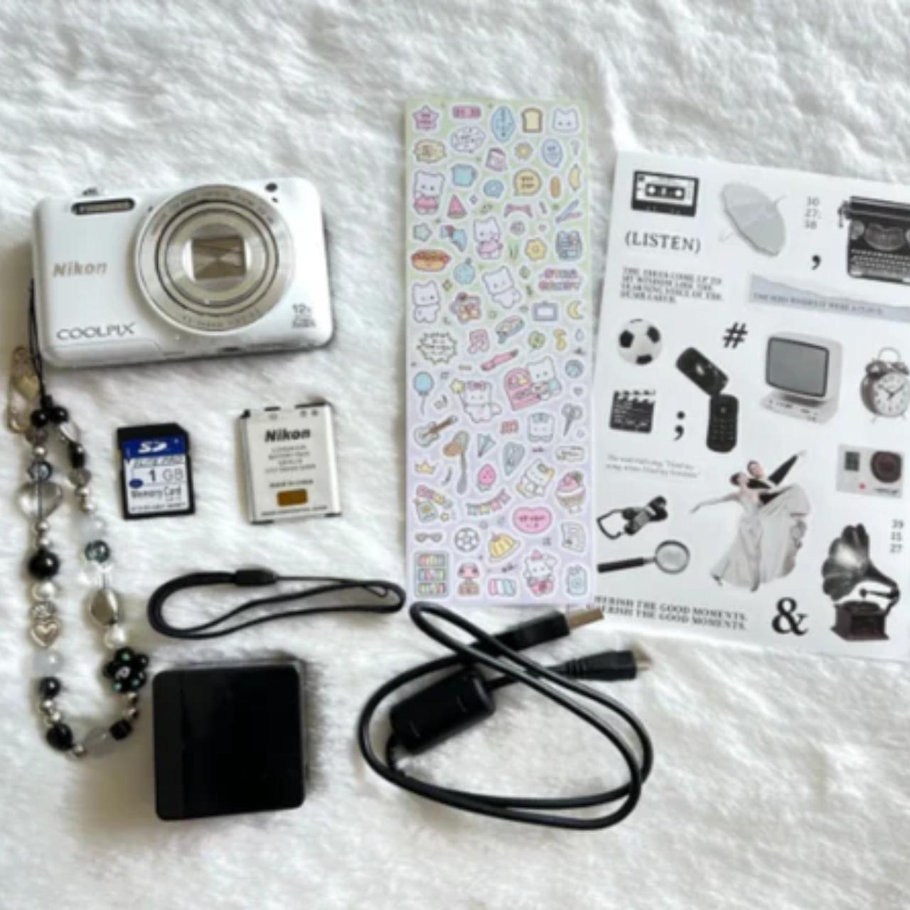 Nikon Coolpix S6600 Digital Camera with Flip...